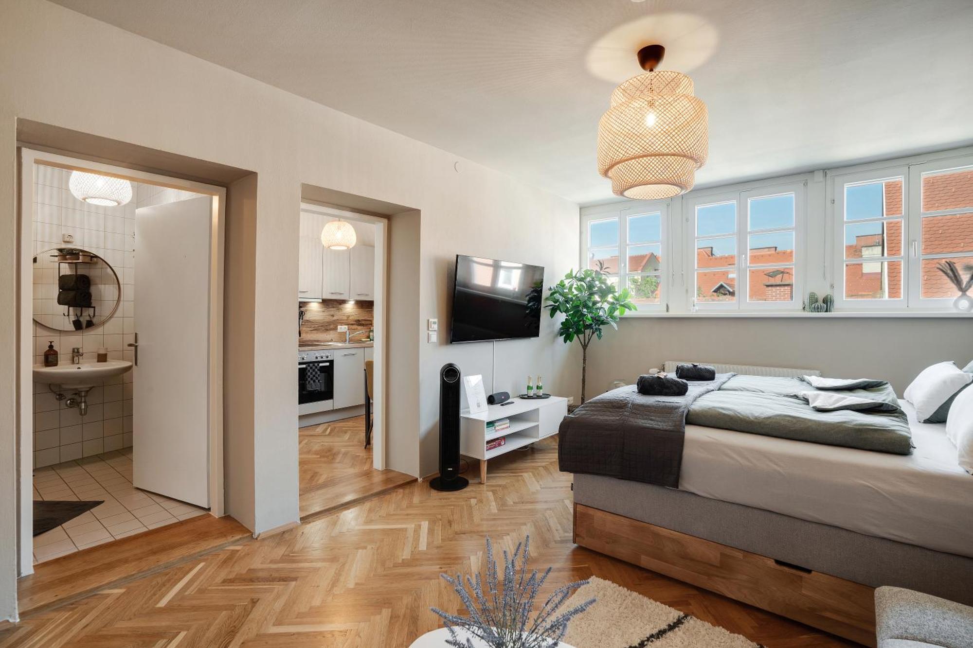 גראץ Boho Design Studio By Hero Homes - Top Lage Im Historischen Zentrum - Self-Check-In & Aircon מראה חיצוני תמונה